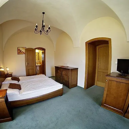 鲁西福纳卡斯蒂尔酒店