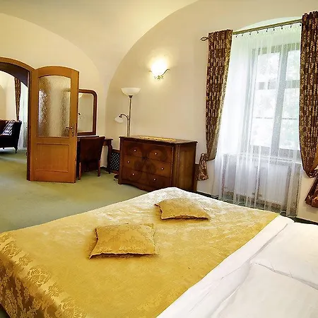 Hotel Kastiel Lucivna