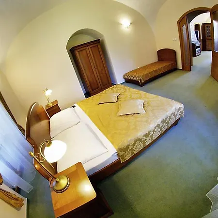 鲁西福纳卡斯蒂尔酒店