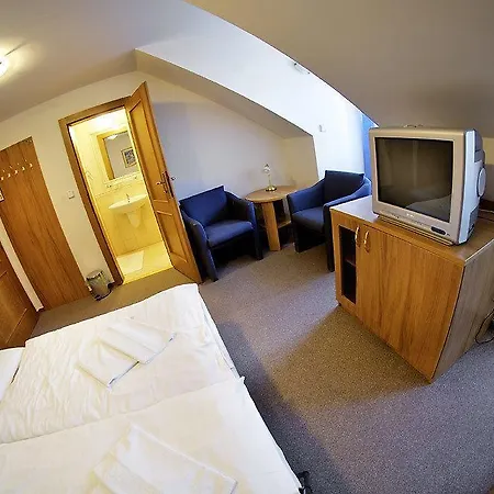 鲁西福纳卡斯蒂尔酒店 Lučivná