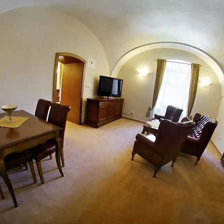 鲁西福纳卡斯蒂尔酒店