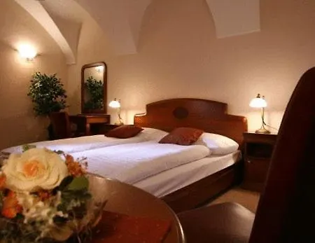 鲁西福纳卡斯蒂尔酒店 Lučivná